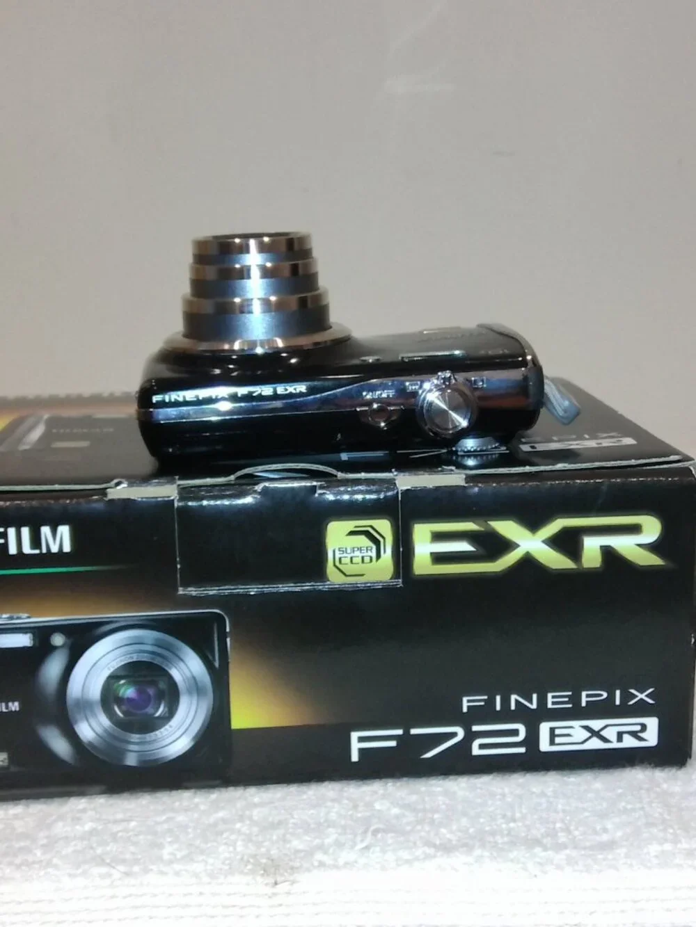 Fujifilm Digital Camera FinePix F72 EXR 10.0MP Black TESTED WORKING!